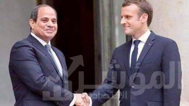 صورة السيسي يبحث هاتفياً مع الرئيس الفرنسي تطورات الوضع في ليبيا”