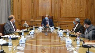 صورة ” وزير الدولة للإنتاج الحربي” يلتقي بعدد من رؤساء شركات الإنتاج الحربي