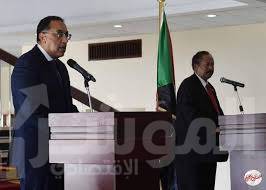 صورة مؤتمر صحفي مشترك لرئيسى وزراء مصر والسودان بالخرطوم عقب جلسة المباحثات