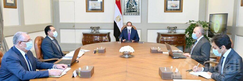 اجتماع الرئيس السيسي مع رئيس الوزراء وعدد من المسئولين اليوم