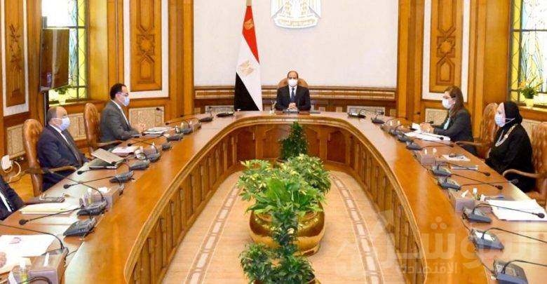 اجتماع الرئيس السيسي مع رئيس الوزراء ووزيرة الصناعة
