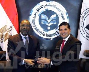 رئيس هيئة الاستثمار مع سفير رواندا