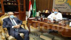 محافظ المنوفية الدكتور أيمن صادق مع رئيس مجلس إدارة شركة غزل شبين الكوم
