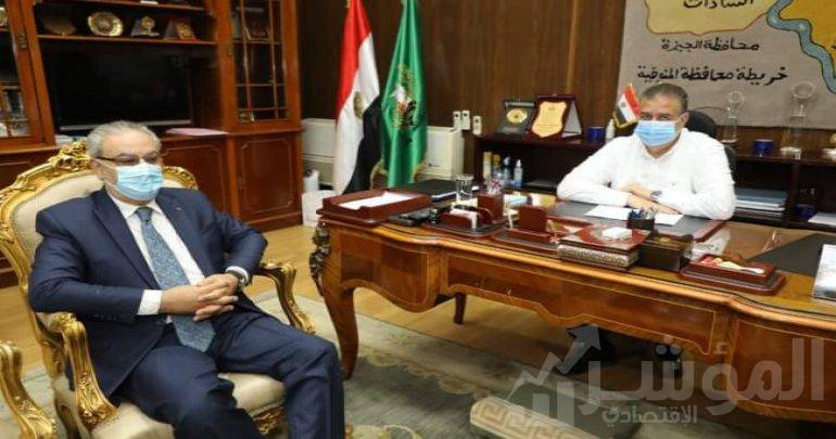 محافظ المنوفية الدكتور أيمن صادق مع رئيس مجلس إدارة شركة غزل شبين الكوم