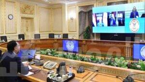 رئيس الوزراء يلتقى عددا من صناع الأثاث لبحث مقترحات تطوير الصناعة