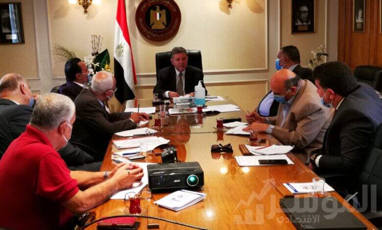 وزير قطاع الأعمال العام يلتقي عددًا من رؤساء النقابات العامة
