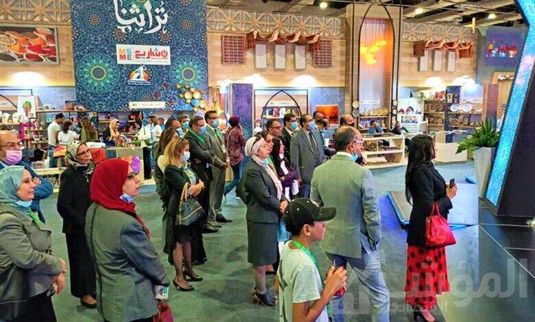 جولة تفقدية لوزيرة التجارة والصناعة واعضاء جهاز التمثيل التجاري بمعرض تراثنا للصناعات اليدوية والحرفية