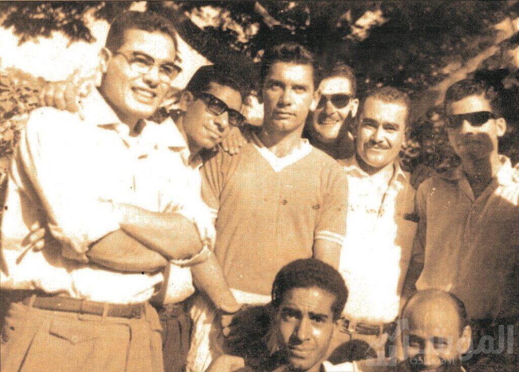 صالح سليم مع بعض العاملين بنادي البنك الأهلي المصري منهم فكري نصر وعبد الرحمن الذهبي في السبعينيات