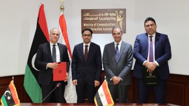 صورة توقيع اربع اتفاقيات تعاون بين الشركة المصرية للاتصالات وشركات ليبية
