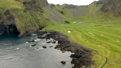 صورة لماذا يتدفق الزوار من كل أنحاء العالم إلى ملعب الغولف هذا في أيسلندا؟
