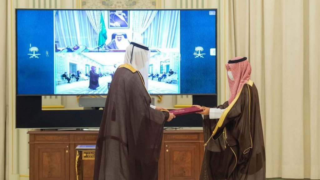 أول-سفير-لقطر-في-السعودية-منذ-2017-يسلم-أوراق-اعتماده-للملك-سلمان