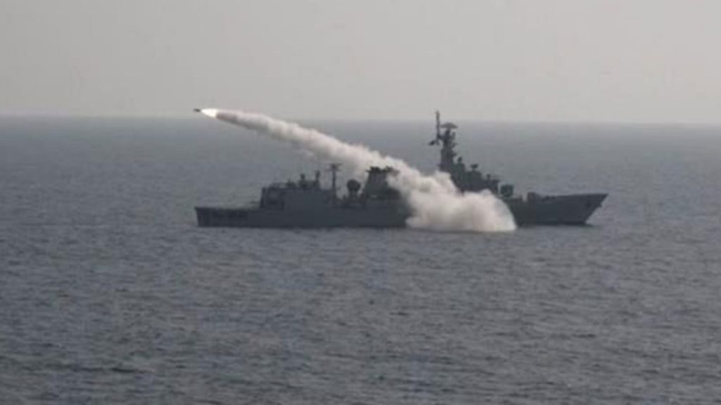 بالصور.-البحرية-السعودية-تنفذ-رماية-بالصواريخ-على-أهداف-بحرية-بتمرين