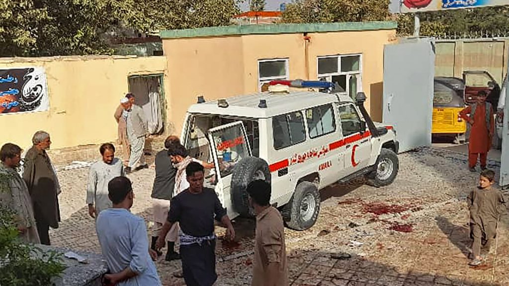 مقتل-وإصابة-100-على-الأقل-في-تفجير-انتحاري-استهدف-مسجدًا-للشيعة-بأفغانستان