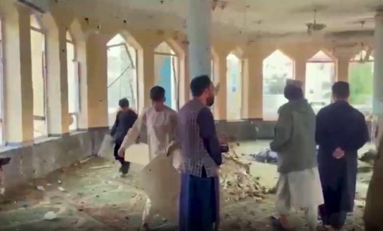 بعد-مقتل-عشرات-المصلين-في-مسجد-بأفغانستان.-هل-يهدد-داعش-حكم-طالبان؟