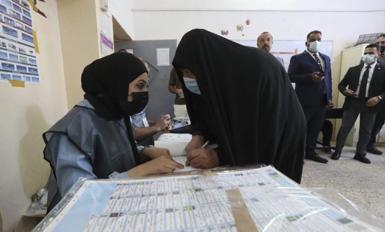 العراقيون-يصوتون-في-الانتخابات-البرلمانية.-والكاظمي-يدعو-إلى-“تغيير-الواقع”