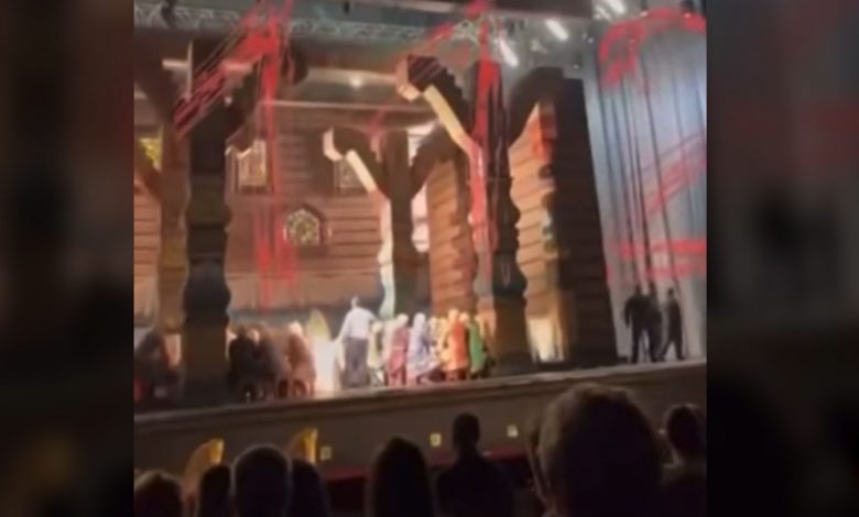 مقتل-فنان-روسي-سحقًا-أثناء-عرض-أوبرا-في-مسرح-“بولشوي”.-إليك-ما-حدث
