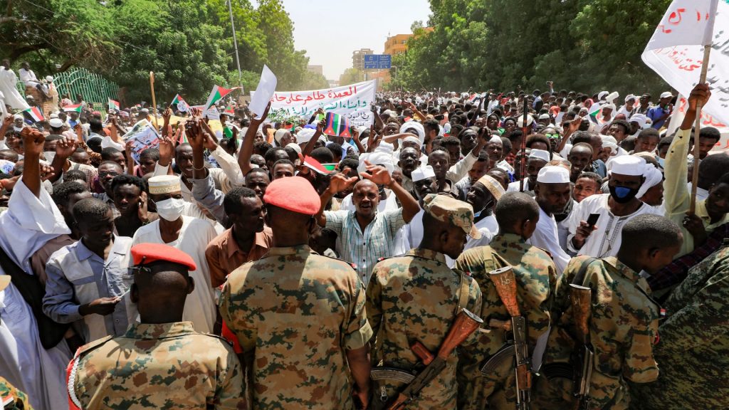 مظاهرة-ضد-الحكومة-في-السودان-للمطالبة-بحلها-ورفض-انتقال-الحكم-إلى-المدنيين