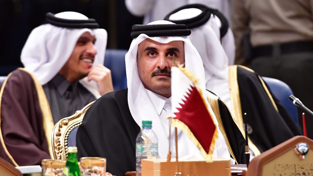 أمير-قطر-يجري-تعديلا-حكوميا-يشمل-13-حقيبة-وزارية