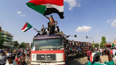 مظاهرات-مناهضة-للجيش-تطالب-بانتقال-السلطة-إلى-المدنيين-في-السودان