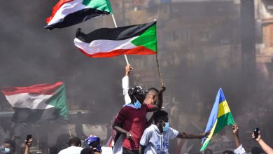 صورة تجمع المهنيين السودانيين: إطلاق غاز مسيل للدموع على متظاهرين ضد الحكم العسكري