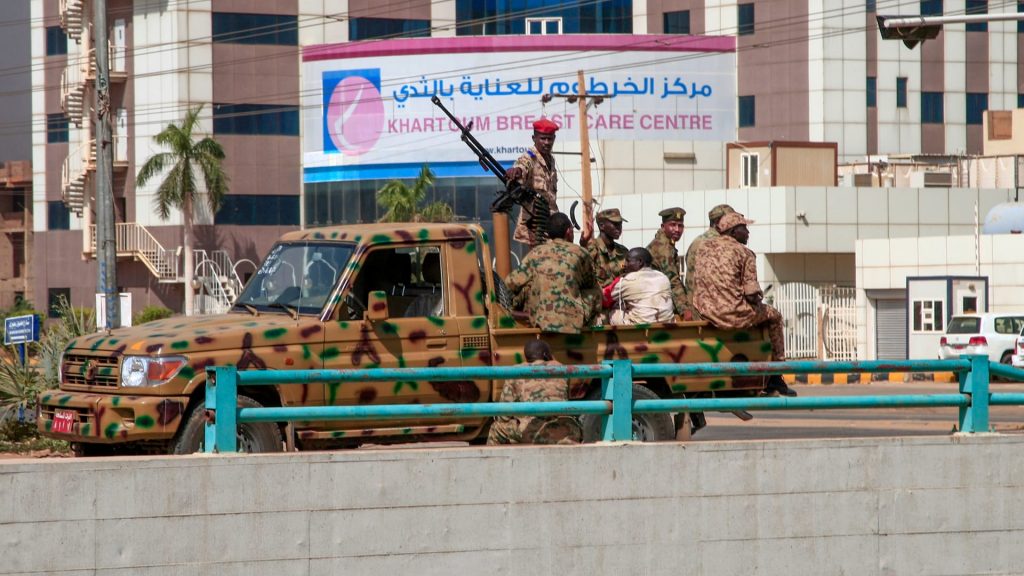 كيف-علقت-مصر-والسعودية-والإمارات-وقطر-على-انقلاب-السودان؟
