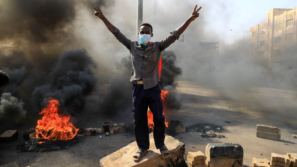 السودان.-اتهامات-لقوات-عسكرية-يإطلاق-النار-على-متظاهرين-رافضين-للانقلاب