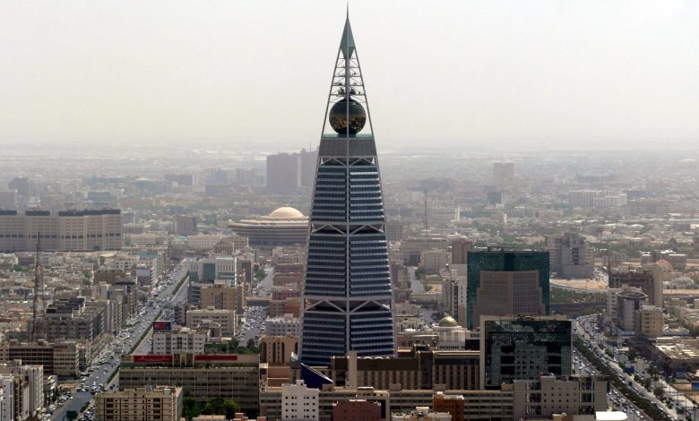 السعودية.-عشرات-الشركات-تنقل-مقراتها-الإقليمية-الى-الرياض