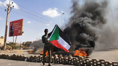 صورة السودان: مئات الآلاف في الشوارع ضد استيلاء الجيش على السلطة.. ومقتل 2 من المتظاهرين