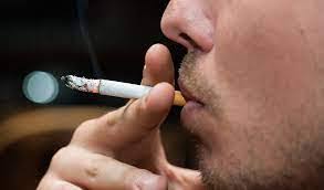 صورة خبراء دوليون: التدخين يقلل العمر بمعدل 10 سنوات عن الطبيعي.. والتحول لـ”بدائل التبغ المسخن” يقلل مخاطره