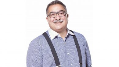 “ليه-الصيدلي-بيقرأ-قرآن؟-الأولى-يقرأ-مرجع-أدوية”.-الإعلامي-المصري-إبراهيم-عيسى-يثير-تفاعلا