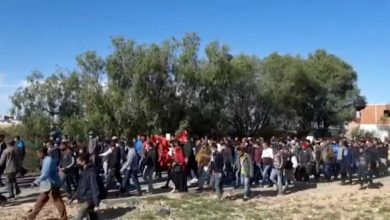 متظاهرون-يتجمعون-خارج-منشأة-للتخلص-من-النفايات-في-تونس