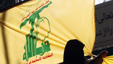 صورة أمير سعودي يقترح رفع علم حزب الله على سفارات لبنان مع “يد توزع المخدرات”