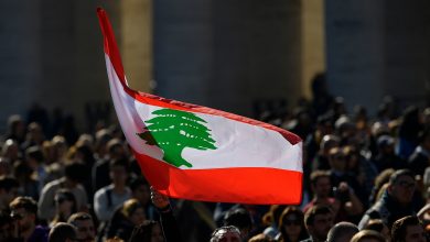 صورة أمير سعودي يرد على اتهامه بالسخرية من علم لبنان