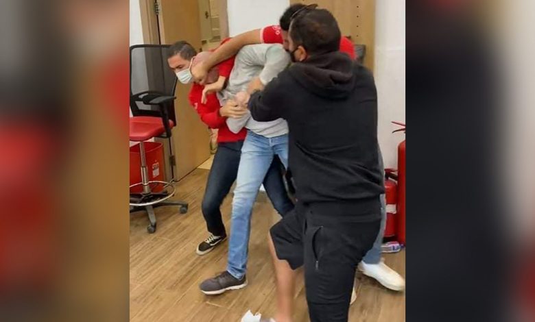 “علقة-موت”-تنتهي-بالتصالح.-“فودافون-مصر”-تعلق-على-اعتداء-بعض-موظفي-خدمة-العملاء-على-عميل