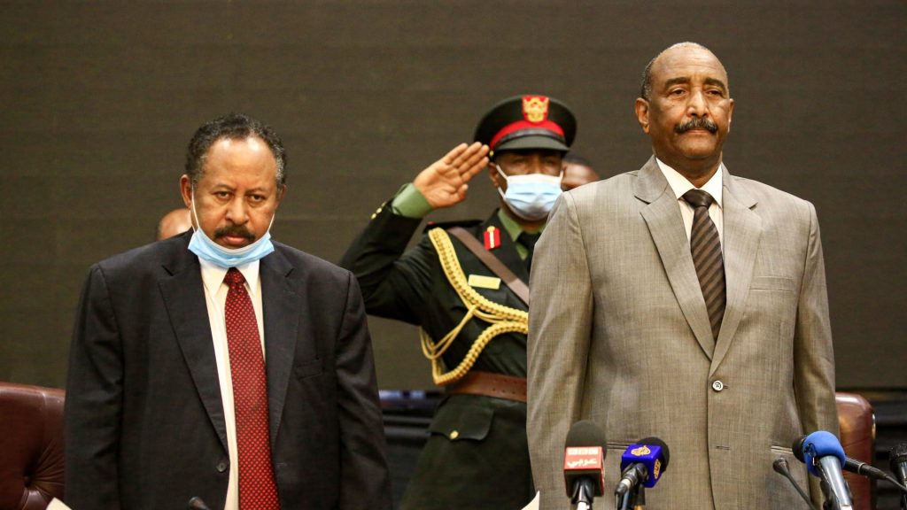 البرهان-وحمدوك-يوقعان-اتفاقًا-لإنهاء-الأزمة-السياسية-في-السودان