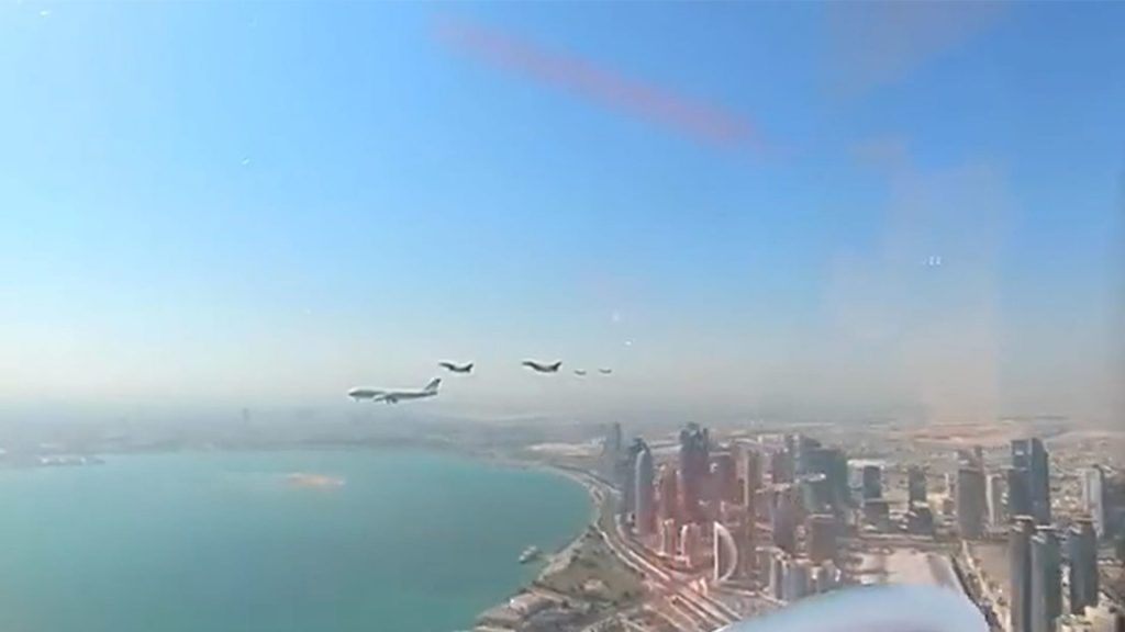 قطر.-فيديو-مرافقة-مقاتلات-لطائرة-سلطان-عُمان-فوق-الدوحة