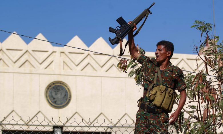 السعودية-تعلق-على-اقتحام-الحوثي-مقر-سفارة-أمريكا-باليمن-واحتجاز-عاملين-فيها