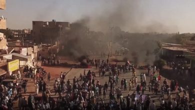 طائرة-“درون”-ترصد-احتجاجات-ضخمة-ضد-اتفاق-حمدوك-والبرهان-في-شوارع-السودان