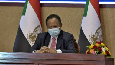 رئيس-وزراء-السودان-يعفي-مدير-عام-الشرطة-ونائبه-من-منصبيهما