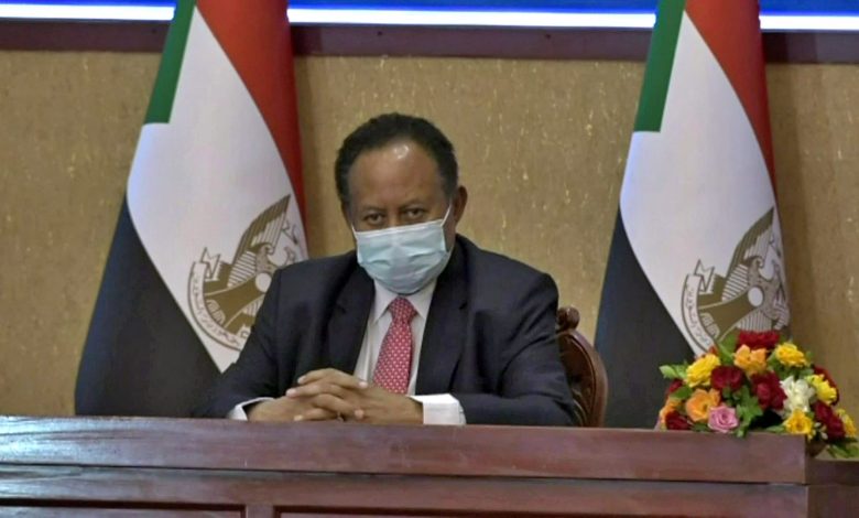 رئيس-وزراء-السودان-يعفي-مدير-عام-الشرطة-ونائبه-من-منصبيهما