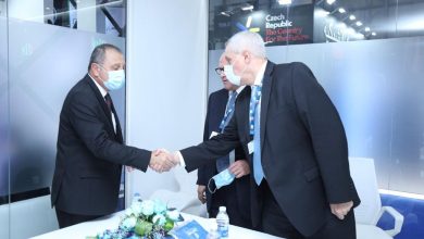 صورة رئيس مصرللطيران يلتقي كبري الشركات العالمية في مجال الطيران لبحث التعاون المشترك  