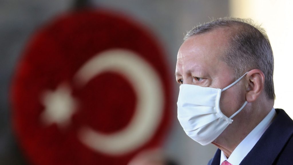 تركيا:-إحباط-تفجير-محتمل-بعد-تفكيك-قنبلة-في-سيارة-شرطي-مُكلّف-بتأمين-حشد-أردوغان