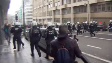 صورة شاهد.. اشتباكات واعتقالات في احتجاجات ضد قيود كورونا في بلجيكا