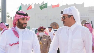 صورة ولي عهد السعودية يبعث رسالة إلى أمير قطر في ختام زيارته الدوحة.. ماذا قال فيها؟