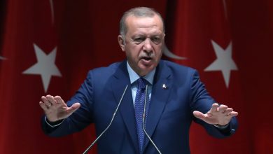 صورة أردوغان يعلن رفع الحد الأدنى للأجور بنحو 50% مع استمرار هبوط الليرة