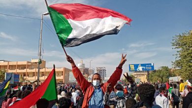 آلاف-السودانيين-يحتجون-على-الانقلاب-أمام-القصر-الجمهوري