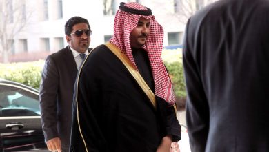 صورة بعد مهاجمة الإمارات والمملكة.. نائب وزير دفاع السعودية: الحوثي اختار الدمار