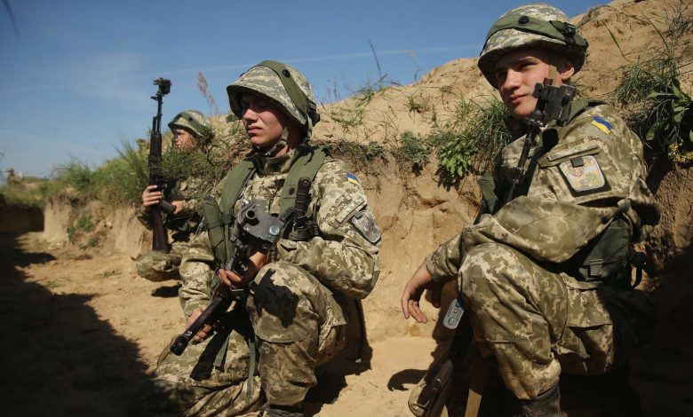 أوكرانيا-تعزز-قواتها-على-طول-الحدود-لمواجهة-توغل-روسي-محتمل.-هل-بدأ-العد-التنازلي؟
