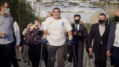 صورة رياضي لبناني من ذوي الهمم يتقدم مسيرة لمواجهة أزمة المناخ بإكسبو 2020 دبي