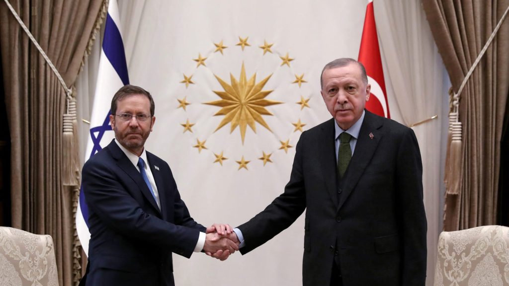 أردوغان-يستقبل-هرتسوغ-في-أول-زيارة-لرئيس-إسرائيلي-إلى-تركيا-منذ-حادث-السفينة-مرمرة